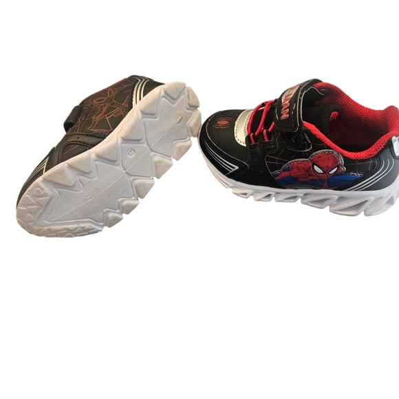 Small Boy's Spiderman Light up Shoes - Picture 6 of 9